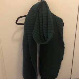 Chunky green scarf